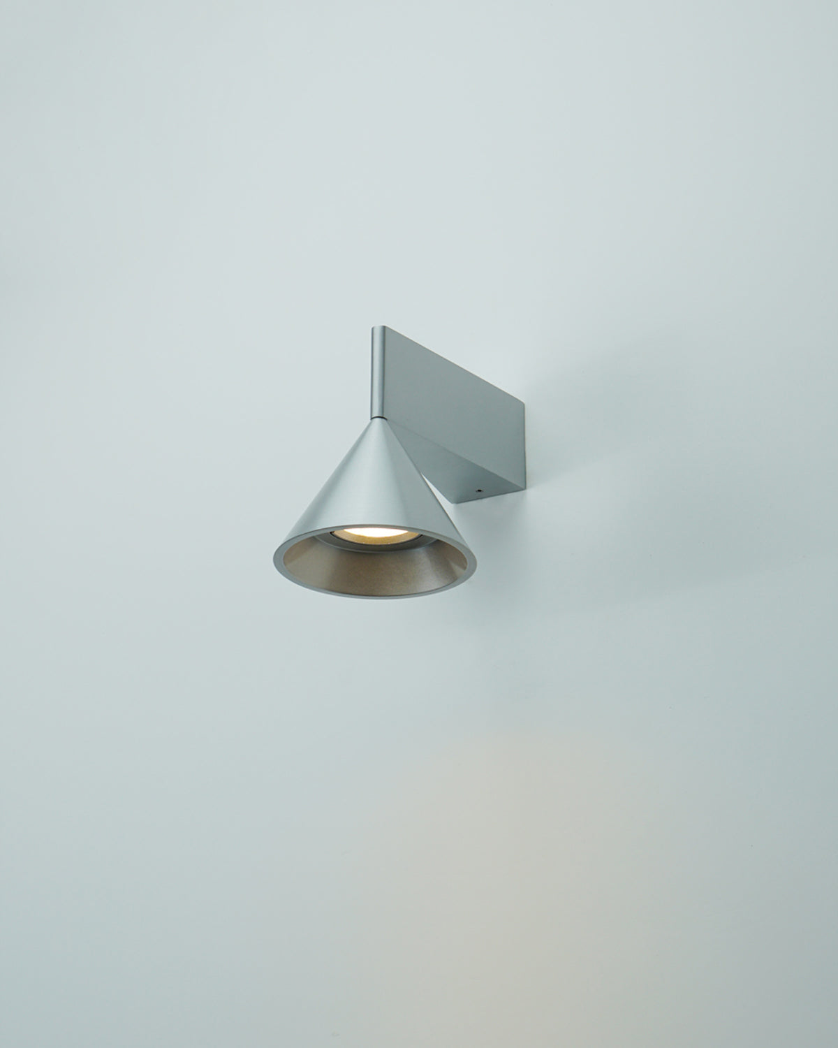 Arlo Wall Lamp