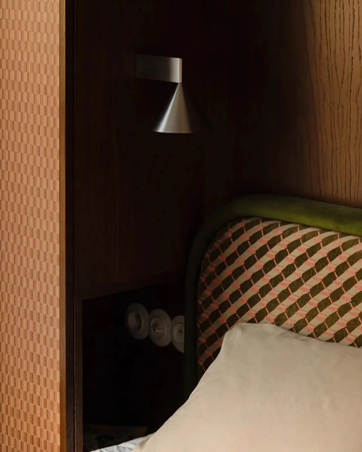 Arlo Wall Lamp