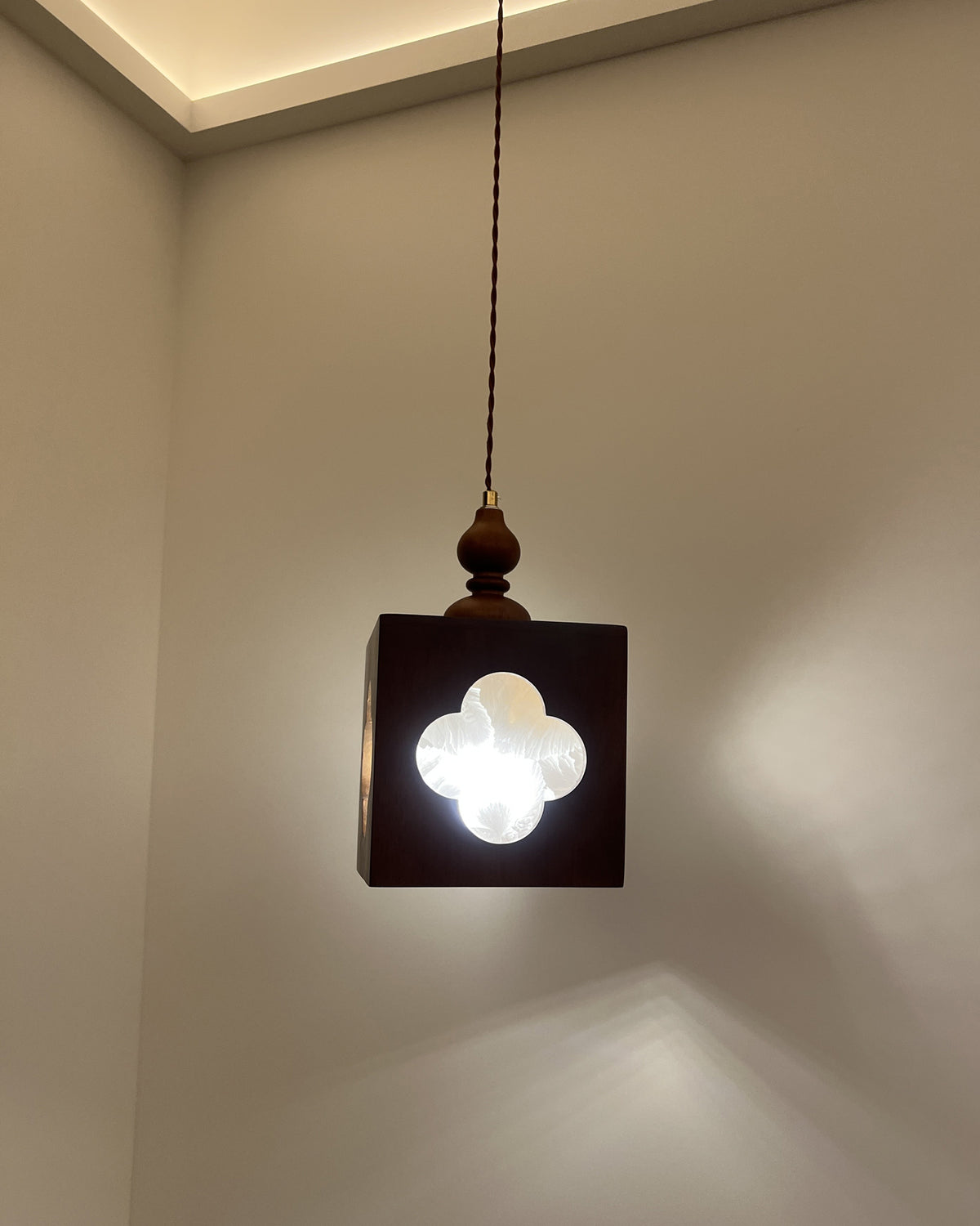 Clover Window Wooden Pendant Light