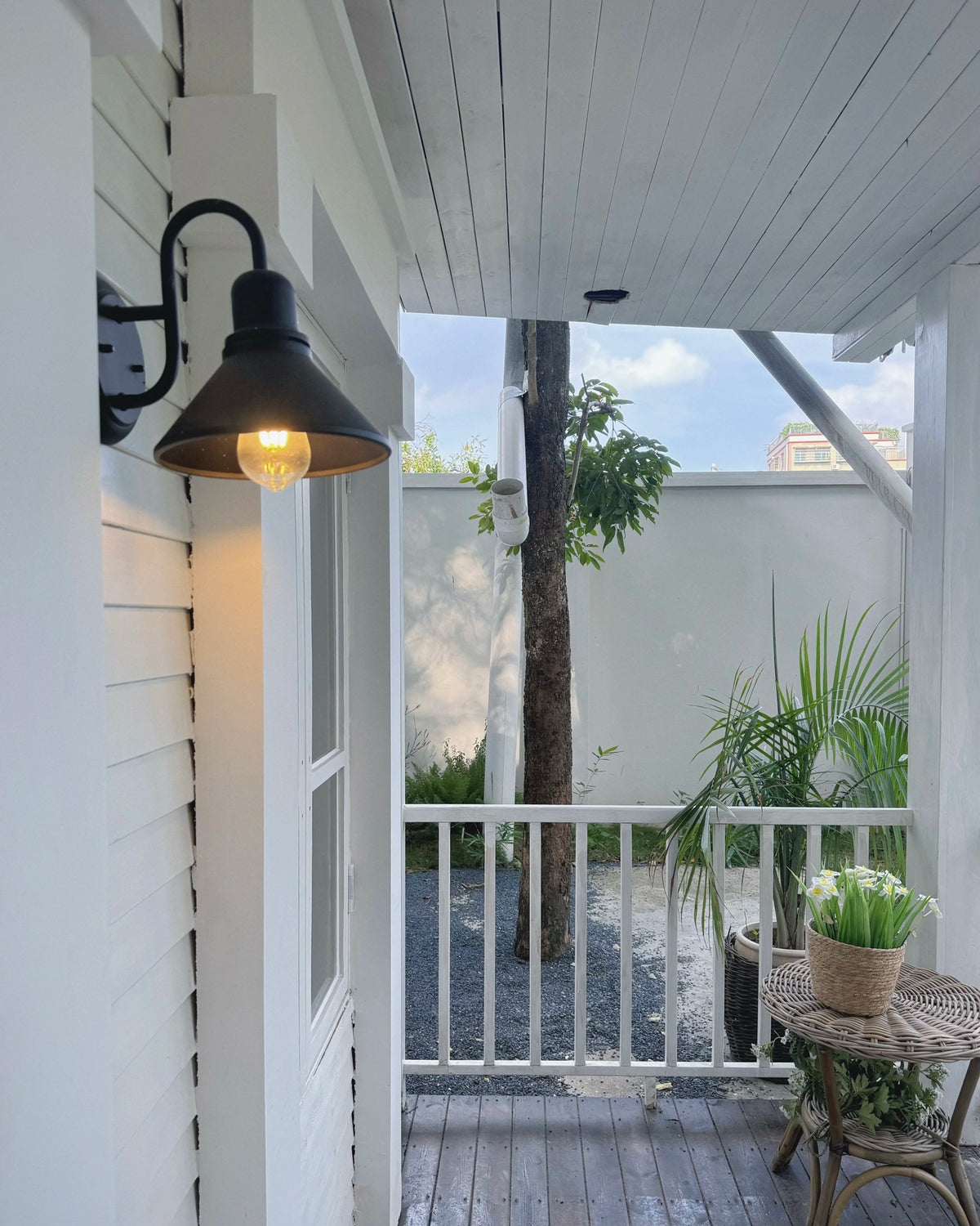 Fable Outdoor Wall Lamp