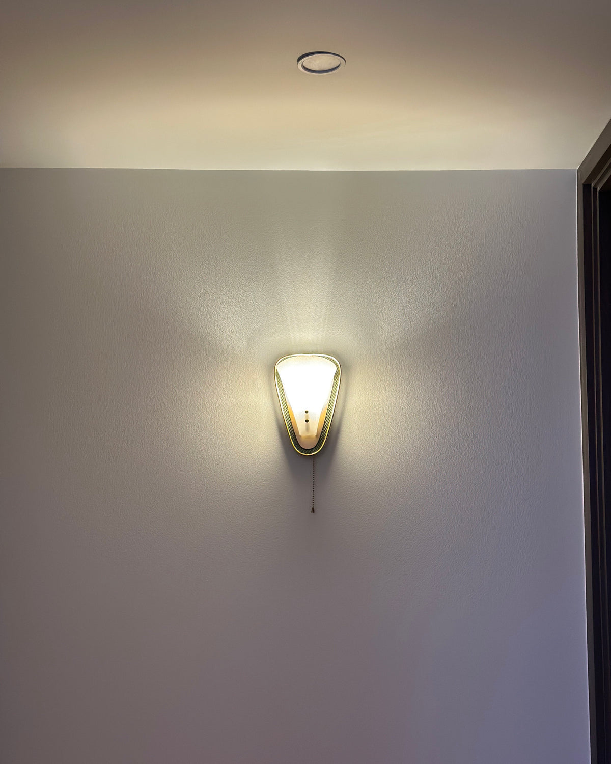 Lucent Crest Wall Lamp