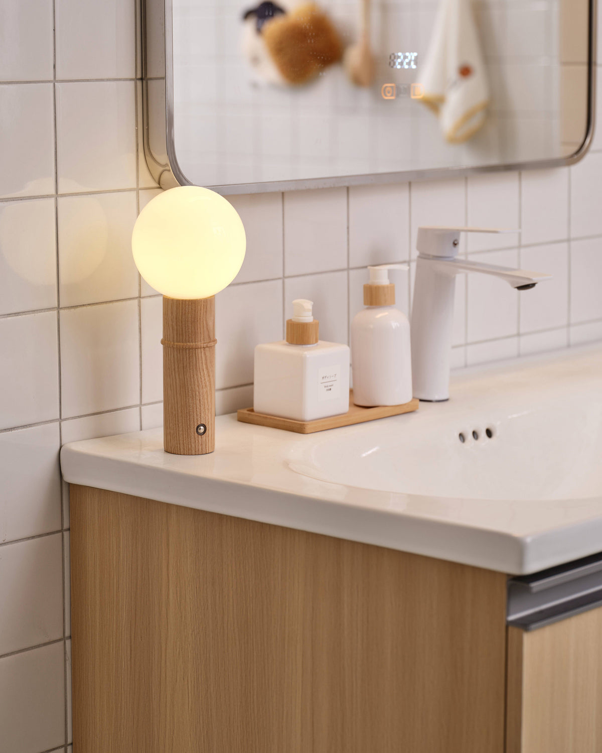 Lumo Mic Wall Lamp