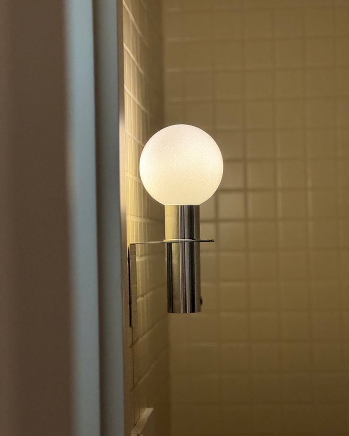 Lumo Mic Wall Lamp