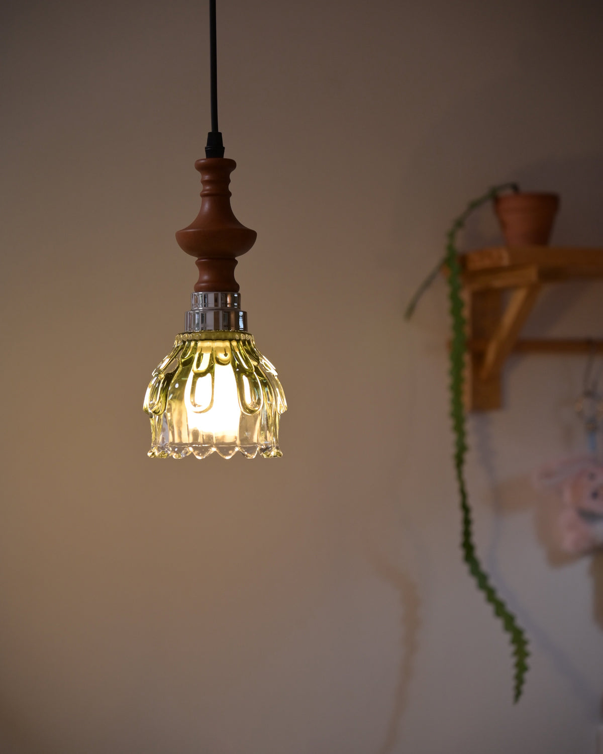 Verdant Dew Glass Pendant Light