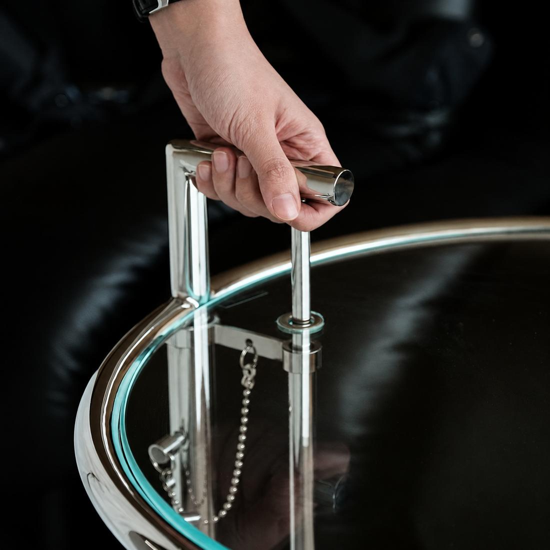 <em>Portable</em> Handle